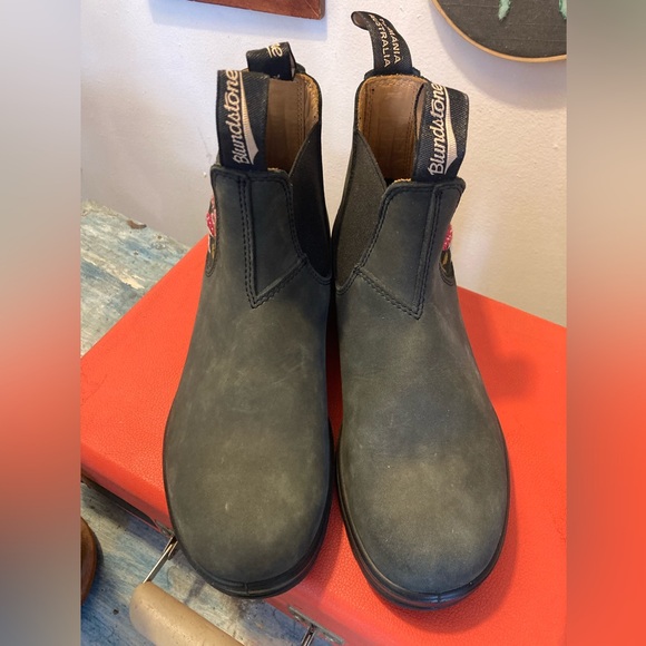 OOAK! Blundstone Classics #587 Leather Boots Women’s 8 Rustic Black Embroidered - Picture 6 of 11